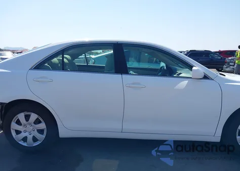 2010 Toyota Camry Le z USA, uszkodzony, nr VIN 4T1BF3EK1AU548887